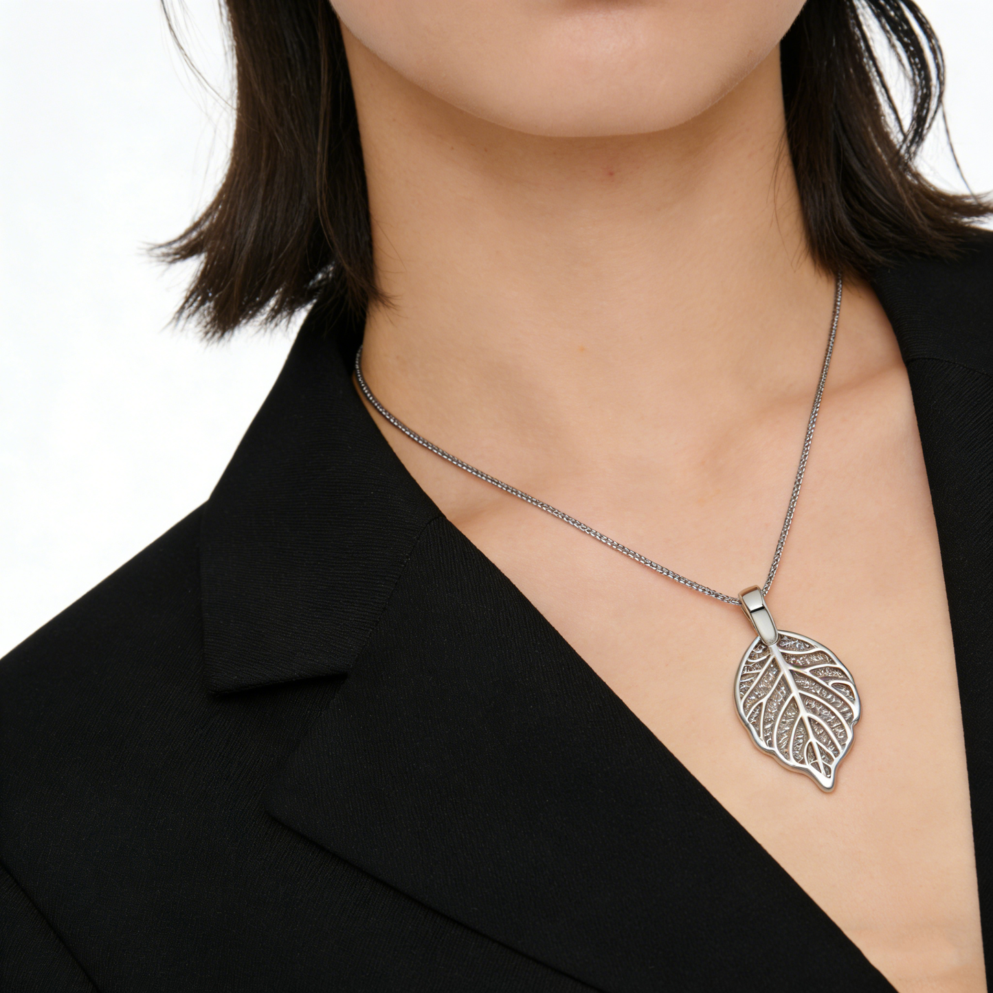 Fresh Leaf Design Choker Necklace