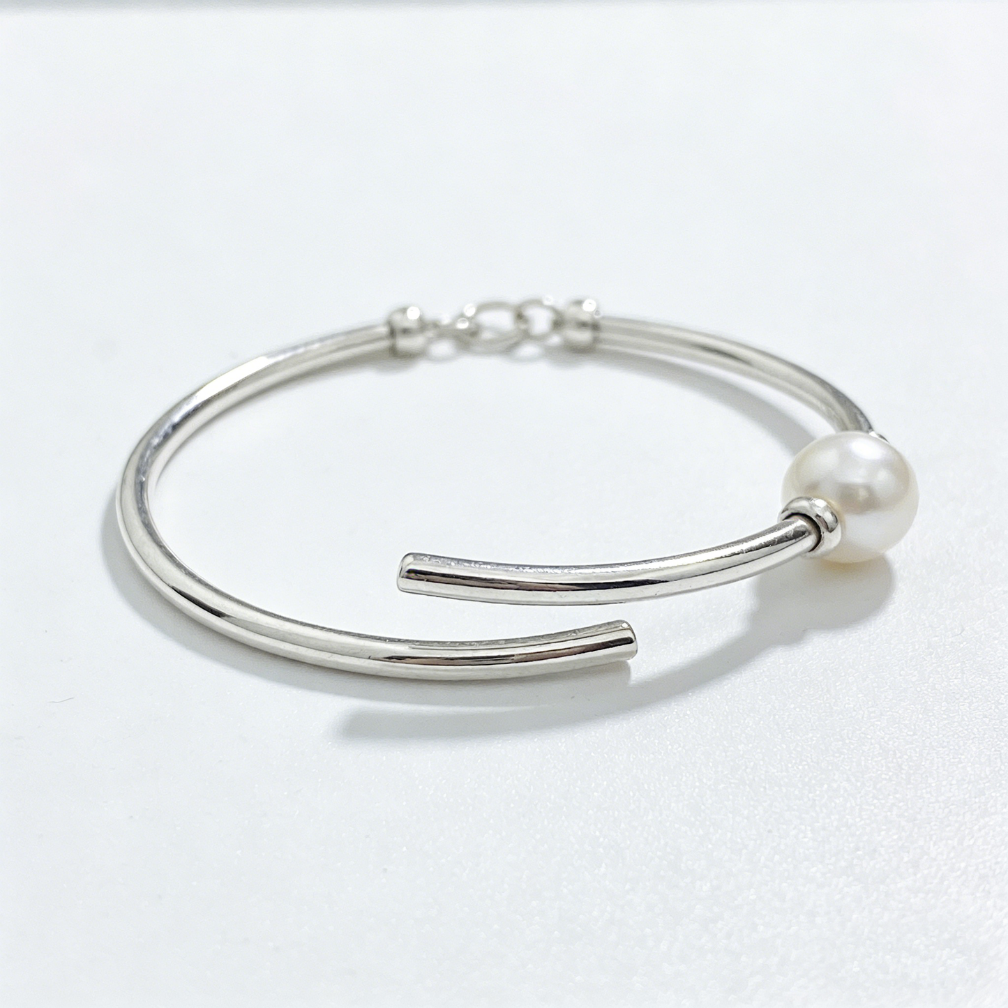 Double-Layer Open Single Pearl Minimalist Bangle